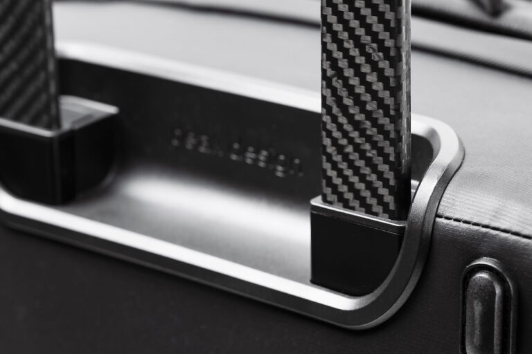 Revolu�n� rukov� SlimDrive z karb�nu