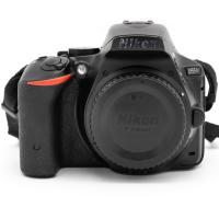 Nikon D5500, Telo, Pou�it� tovar